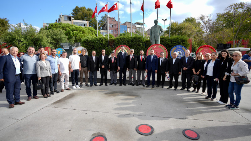Gaziler Günü Dolayısı ile Kartal'da Atatürk Anıtı’na Çelenk Sunuldu