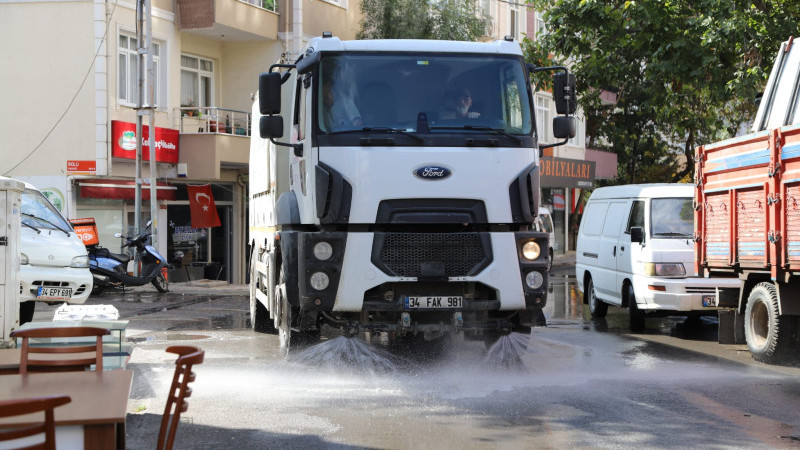Kartal Belediyesi'nin Yoğun Temizlik Mesaisi Devam Ediyor