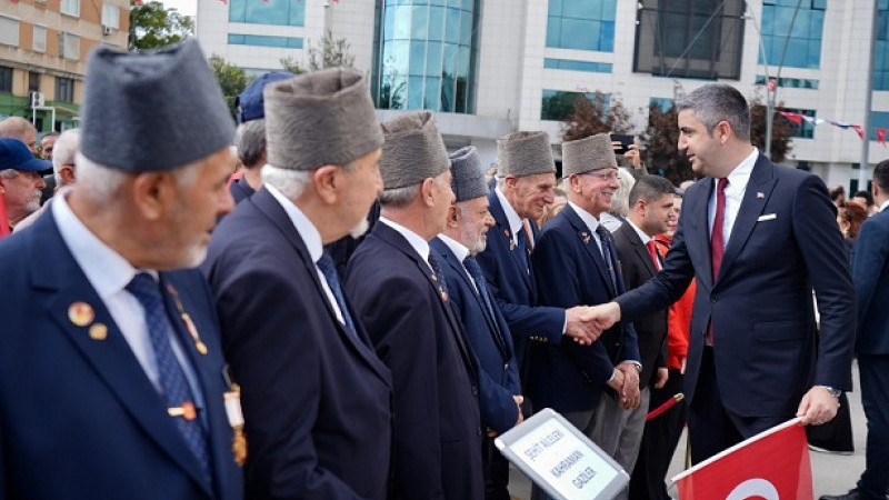 Kartal’da 29 Ekim Coşkusu Atatürk Anıtı’nda Başladı